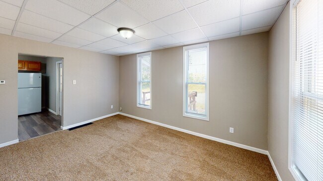 Building Photo - 811 S College Ave