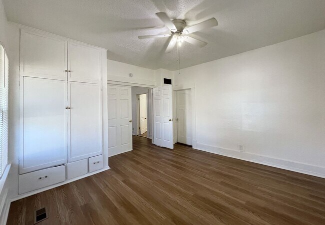 Building Photo - 619 N Washington St