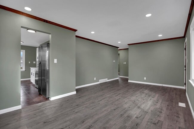 Building Photo - 1251 Dellwood Ave
