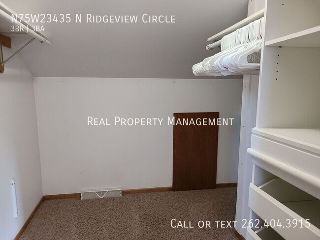 Building Photo - N75W23435 N Ridgeview Cir