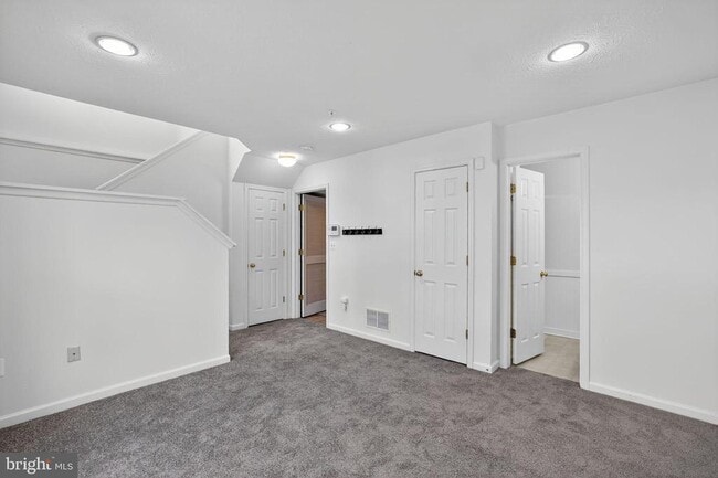 Building Photo - 5015 Leasdale Rd