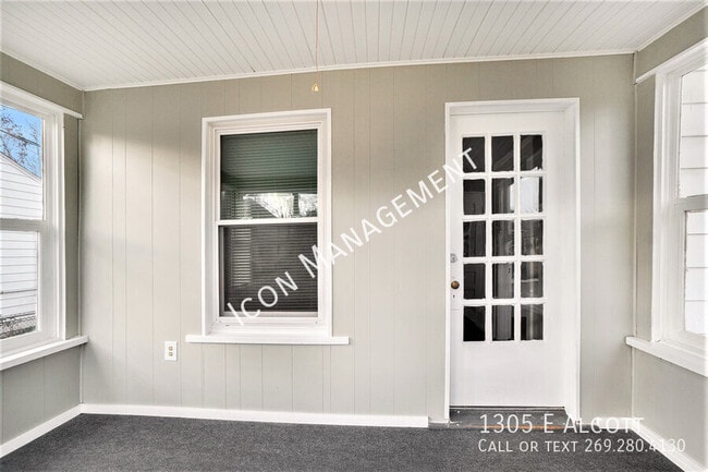 Building Photo - 1305 E Alcott-