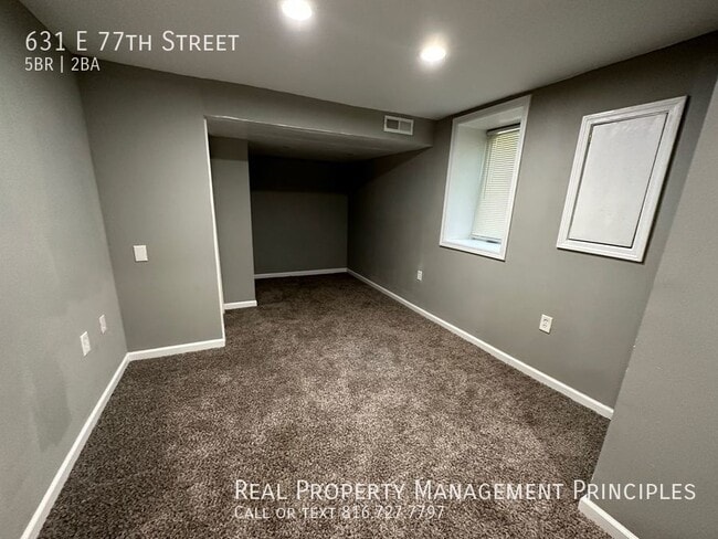 Building Photo - 631 E 77th St