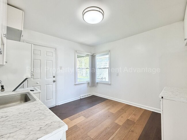 Building Photo - Meticulously Maintained 2 Bedroom Ranch with Large Backyard!