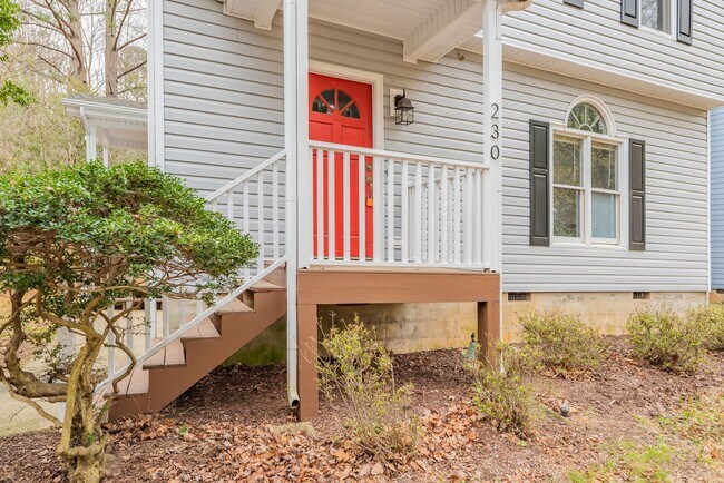 Building Photo - Available 6/9! Fabulous Home in Fantastic Location