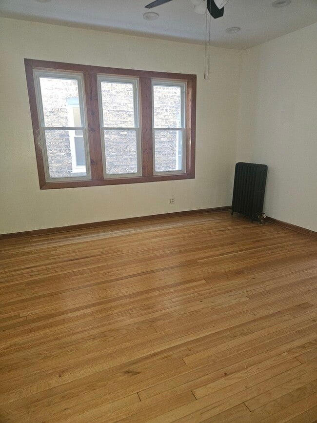 Building Photo - 4839 N Lawndale Ave