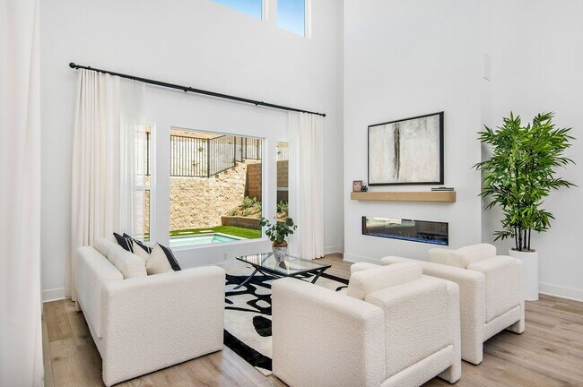 Building Photo - Fantastic 5 bed 4.5 bath with Pool in Porter Ranch !