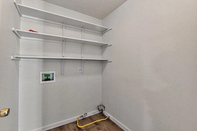 Building Photo - Impressive 5 bed/3 bath twin home in Chubbuck with just under 3000 square feet.