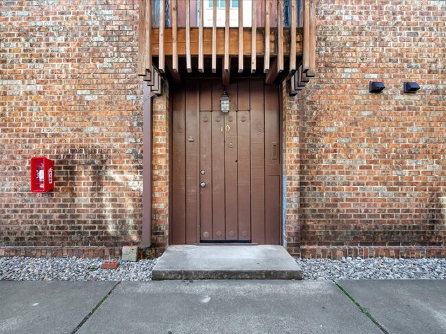 Building Photo - 208 E Starr Ave