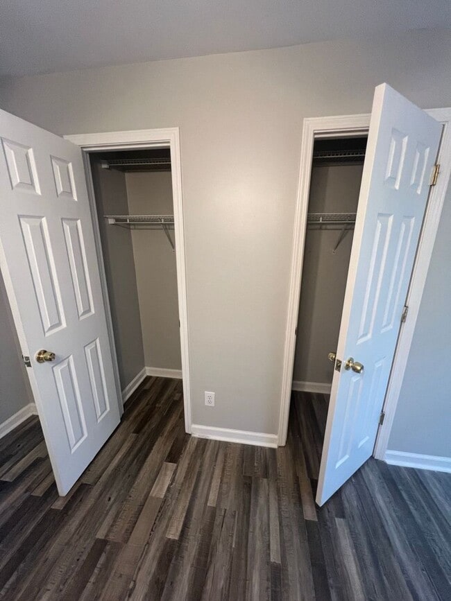 Building Photo - Charming 3-Bedroom, 2-Bath Home with Finis...