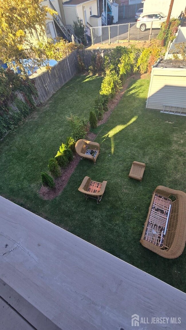 Building Photo - 272 Market St