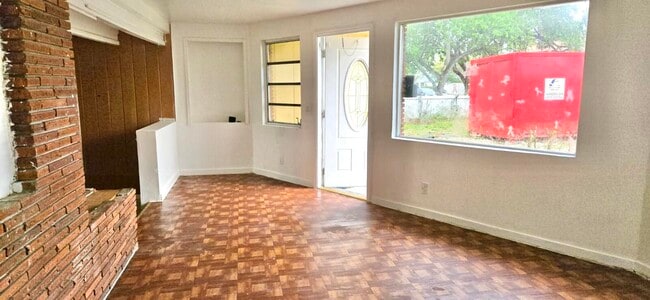 Building Photo - 2325 Johnson St