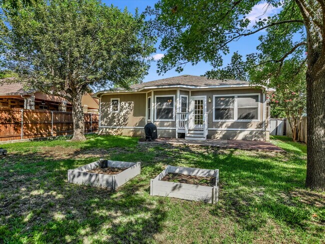Building Photo - 1102 Brashear Ln