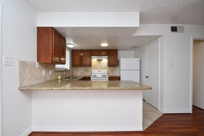 Building Photo - 10018 Knoboak Dr