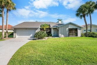 Building Photo - 2386 SW Creekside Dr