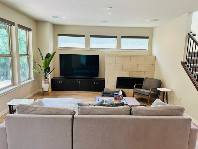 Building Photo - Charming Custom Camas Home in Gated Community