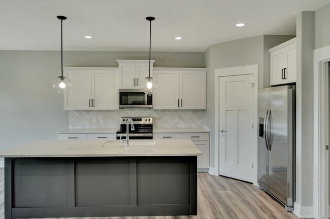 Building Photo - 8630 S 51st St