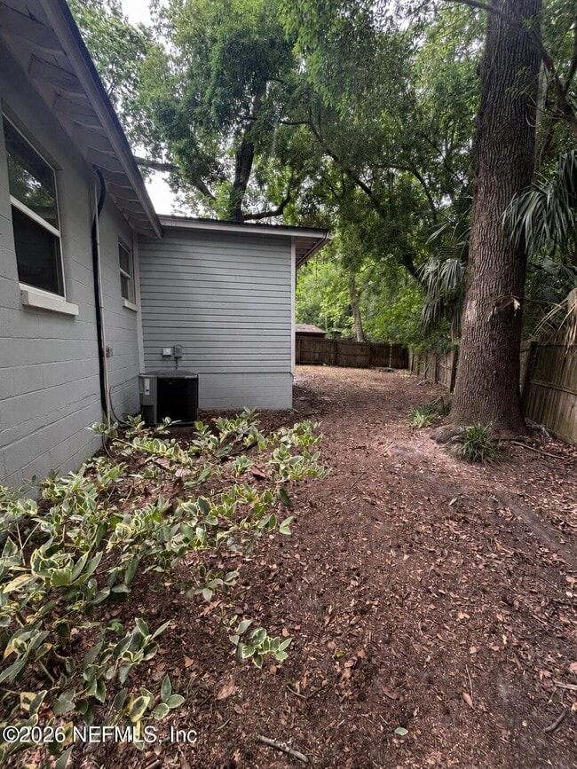 Building Photo - 2844 Cherokee Cir S