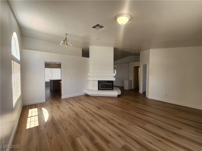 Building Photo - 908 Alta Oaks Dr