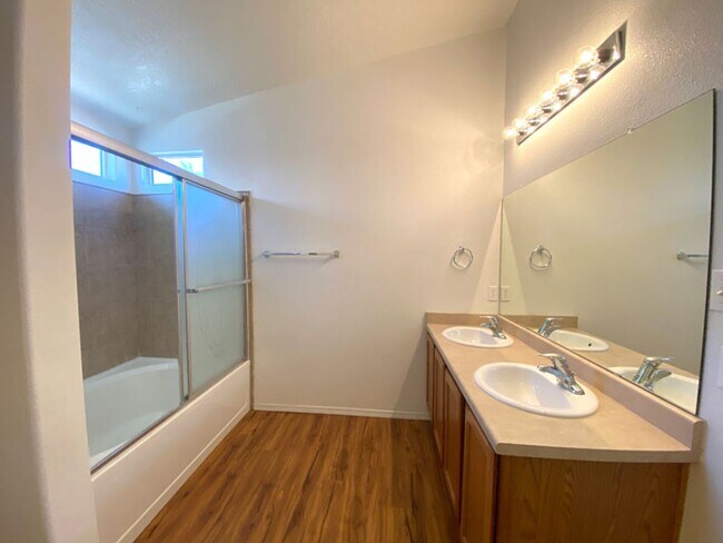 Building Photo - Cute home in Sonoma Ranch
