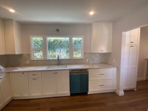 Building Photo - Adorable fully remodeled home on Ruhland with large yard