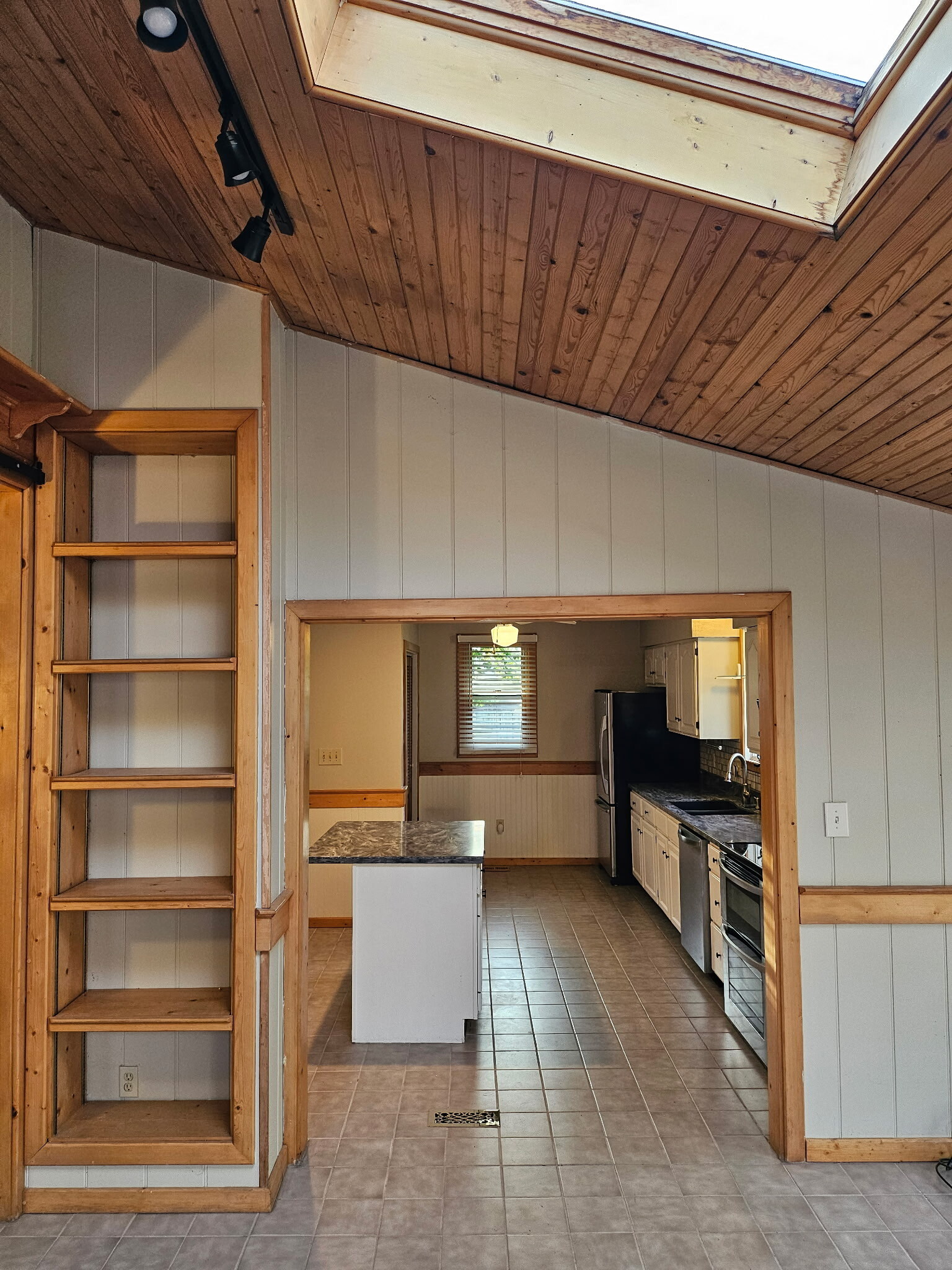 Building Photo - 3530 Kroger Ave