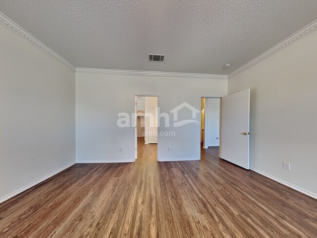 Building Photo - 7701 Longbow Ln