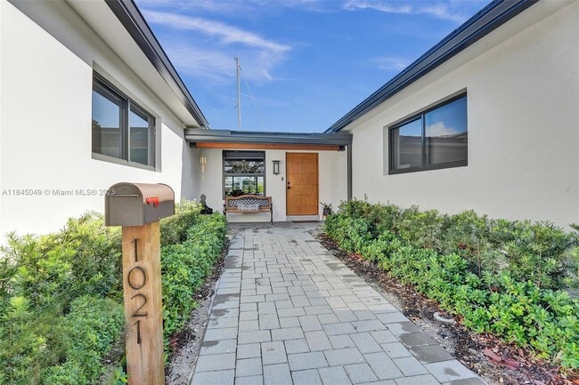 Building Photo - 1021 Guava Isle