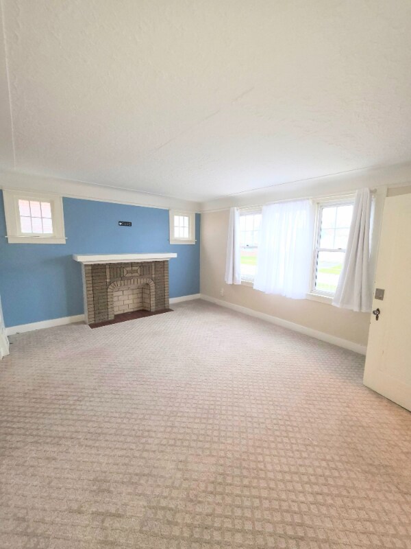 Building Photo - 2337 Burnside Ave