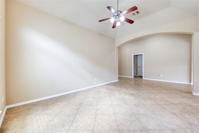 Building Photo - 5615 Stoneridge Ct