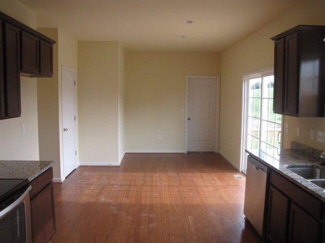 Building Photo - 203 Winnbrook St