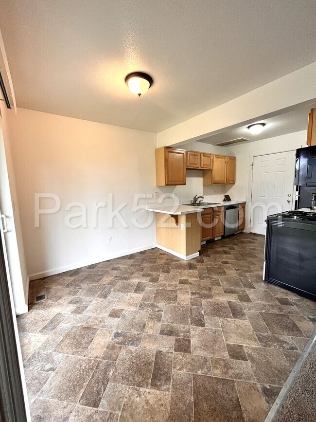 Building Photo - 112 126th St E