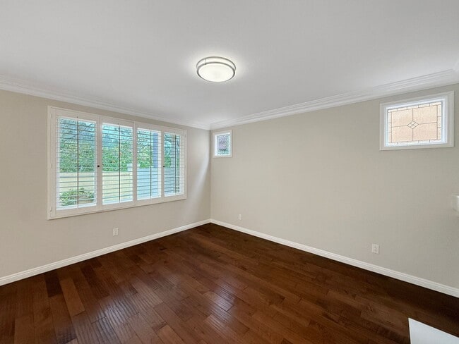 Building Photo - Great 3B/2.5BA House in Gated Community in...