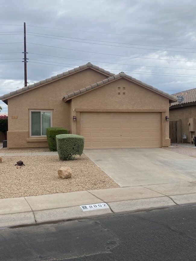 Building Photo - Beautiful 3-Bedroom Home with Vaulted Ceilings & Private Fenced Yard