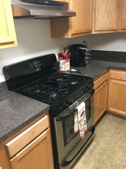 Building Photo - 1240 Holbrook Ter NE