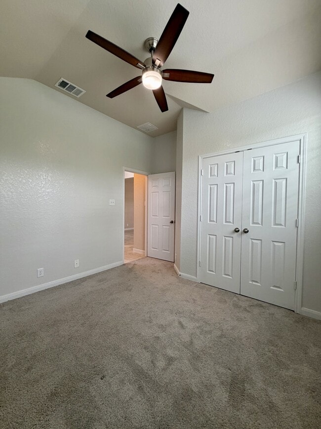 Building Photo - 646 Ridge Lawn Dr
