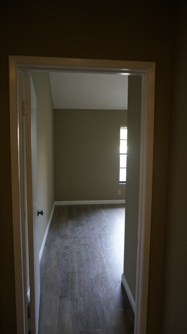 Building Photo - 16268 Glencove Dr