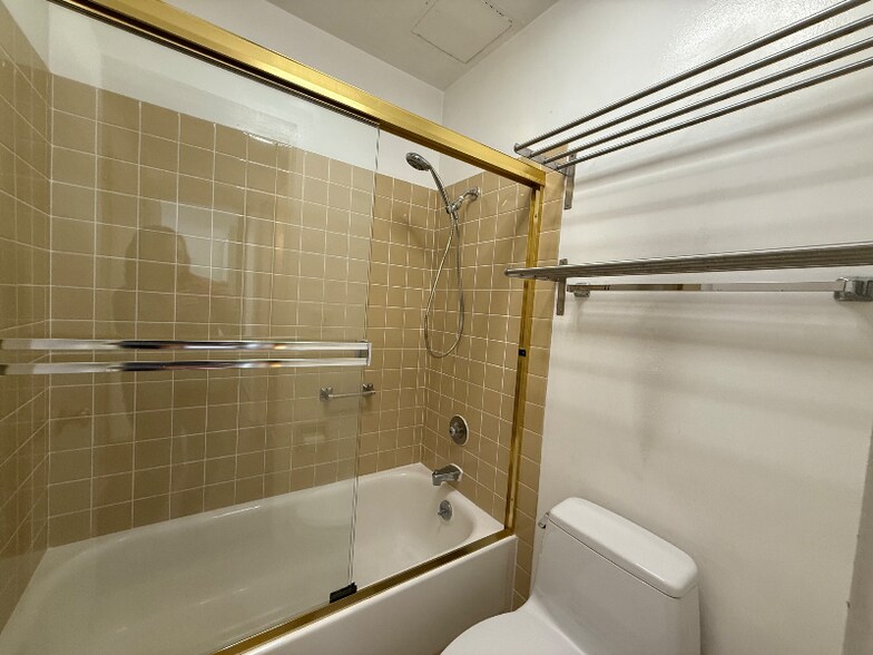 Building Photo - 4 Admiral Dr