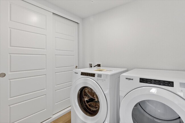 Building Photo - Brand New 2BR/2BA Luxury Townhouse at Grand Vue – Modern Living in Interlocken