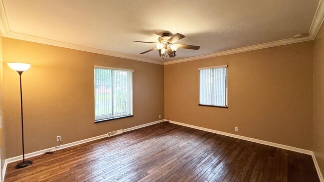 Building Photo - 1630 S Walnut Ln