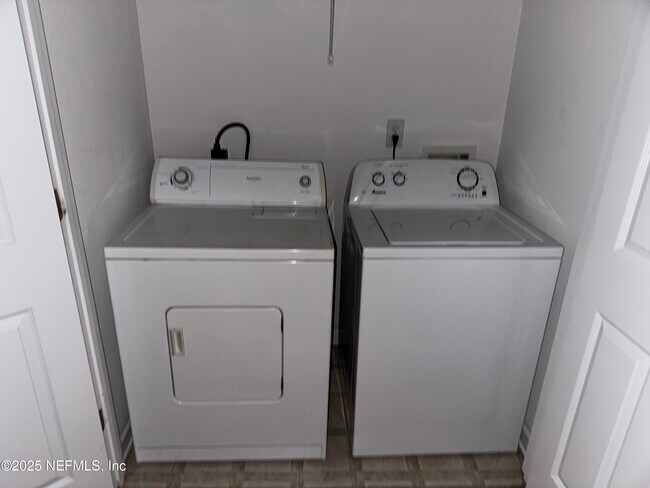 Building Photo - 1500 Calming Water Dr