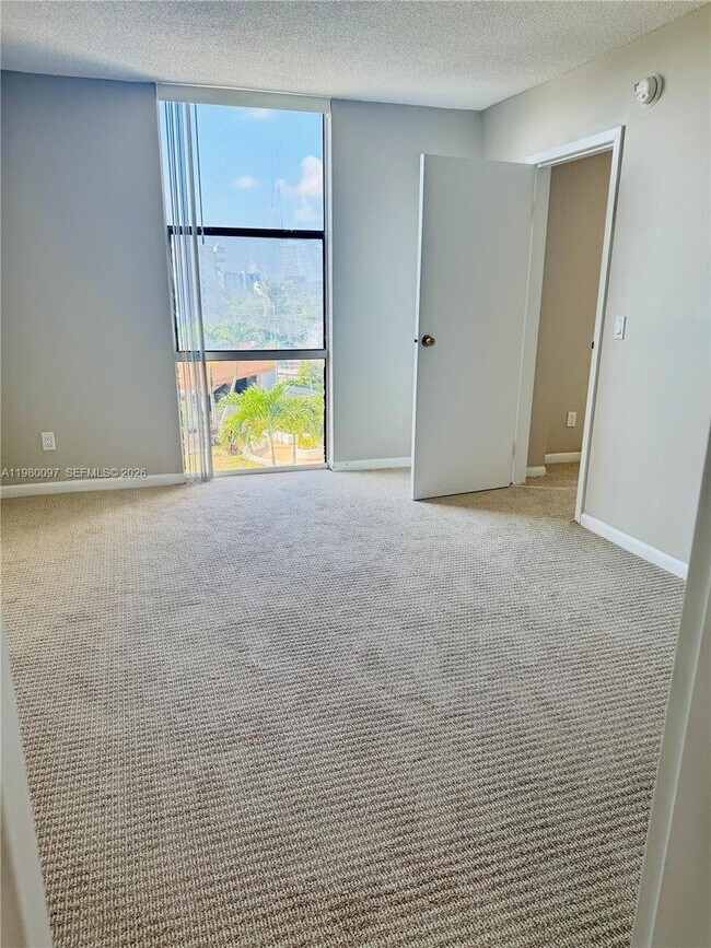 Building Photo - 13499 Biscayne Blvd