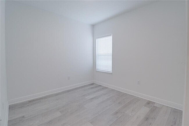 Building Photo - 2776 SW 142nd Ln