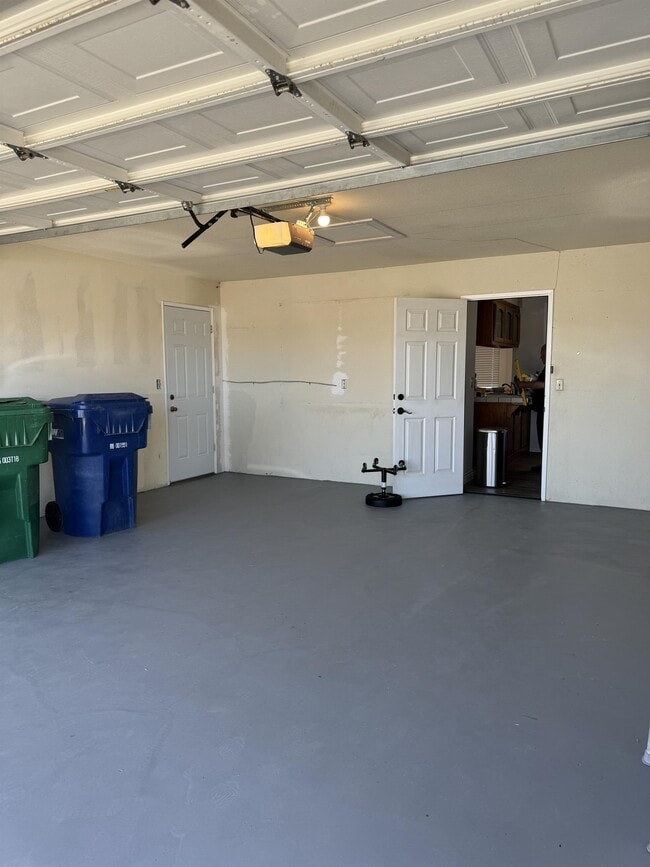 Building Photo - 9312 Fir Ave