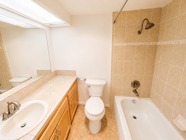 Building Photo - Coastal Townhome Near Beach, Bay & Kate Sessions Park – 2 Bed / 2.5 Bath