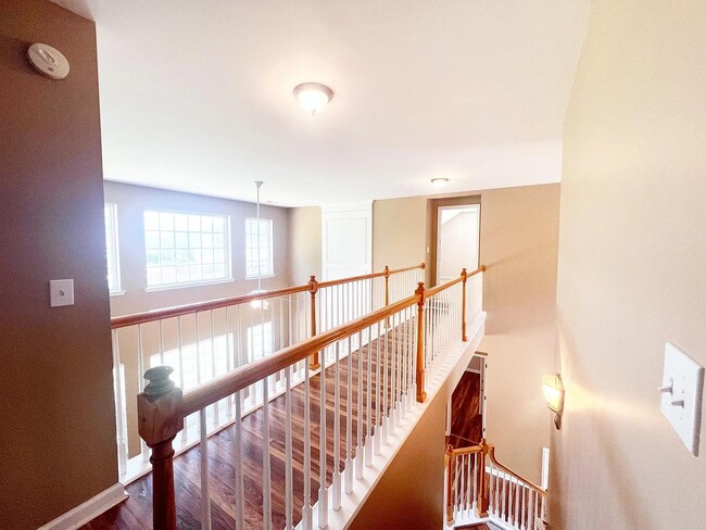 Building Photo - 703 Kingsmoor Dr
