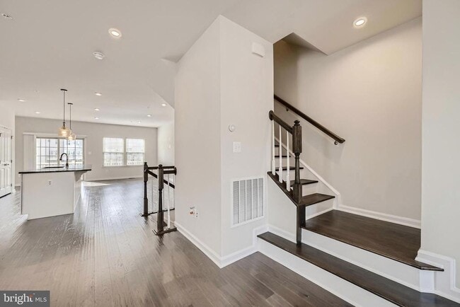Building Photo - 2911 Stagg Ln