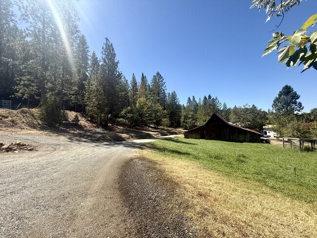 Building Photo - 12392 Bitney Springs Rd