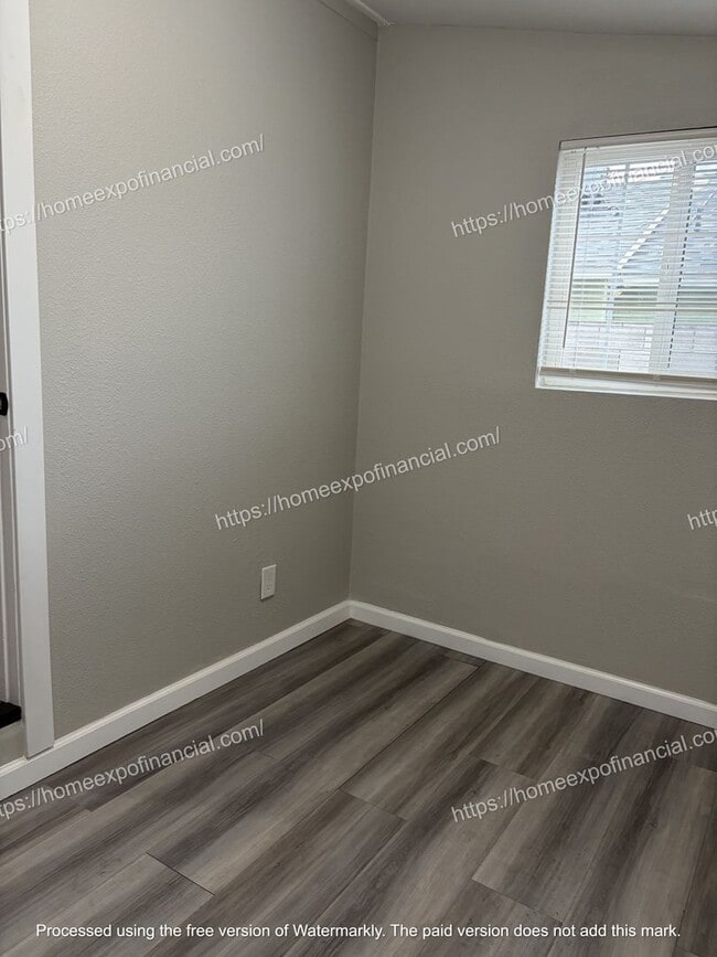 Building Photo - Duplex - Front Nice Home For Rent