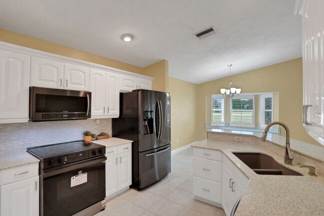 Building Photo - 3/2 in Pelican Bay